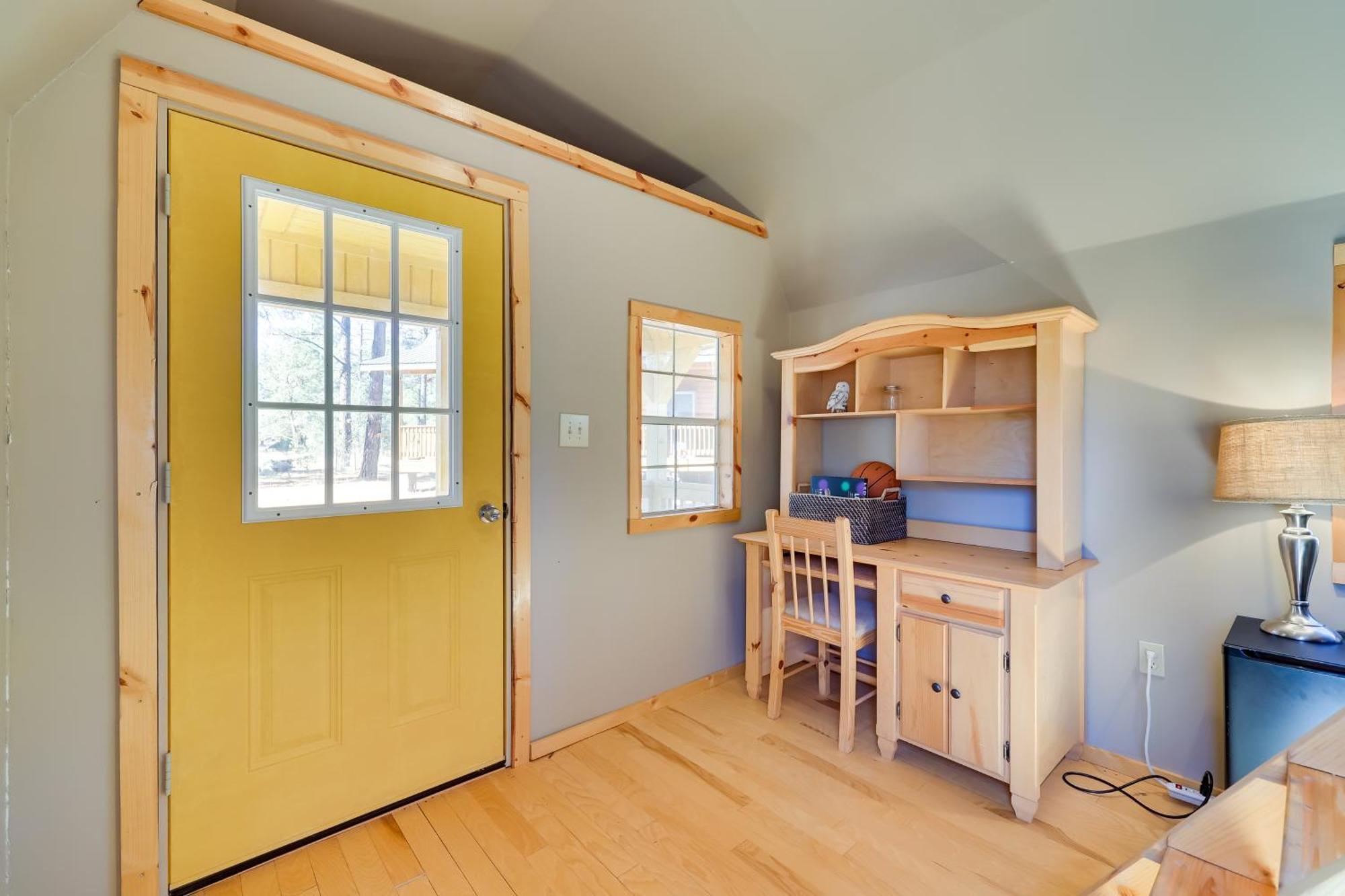 Dog-Friendly Nutrioso Cabin With Wraparound Porch! Exterior photo