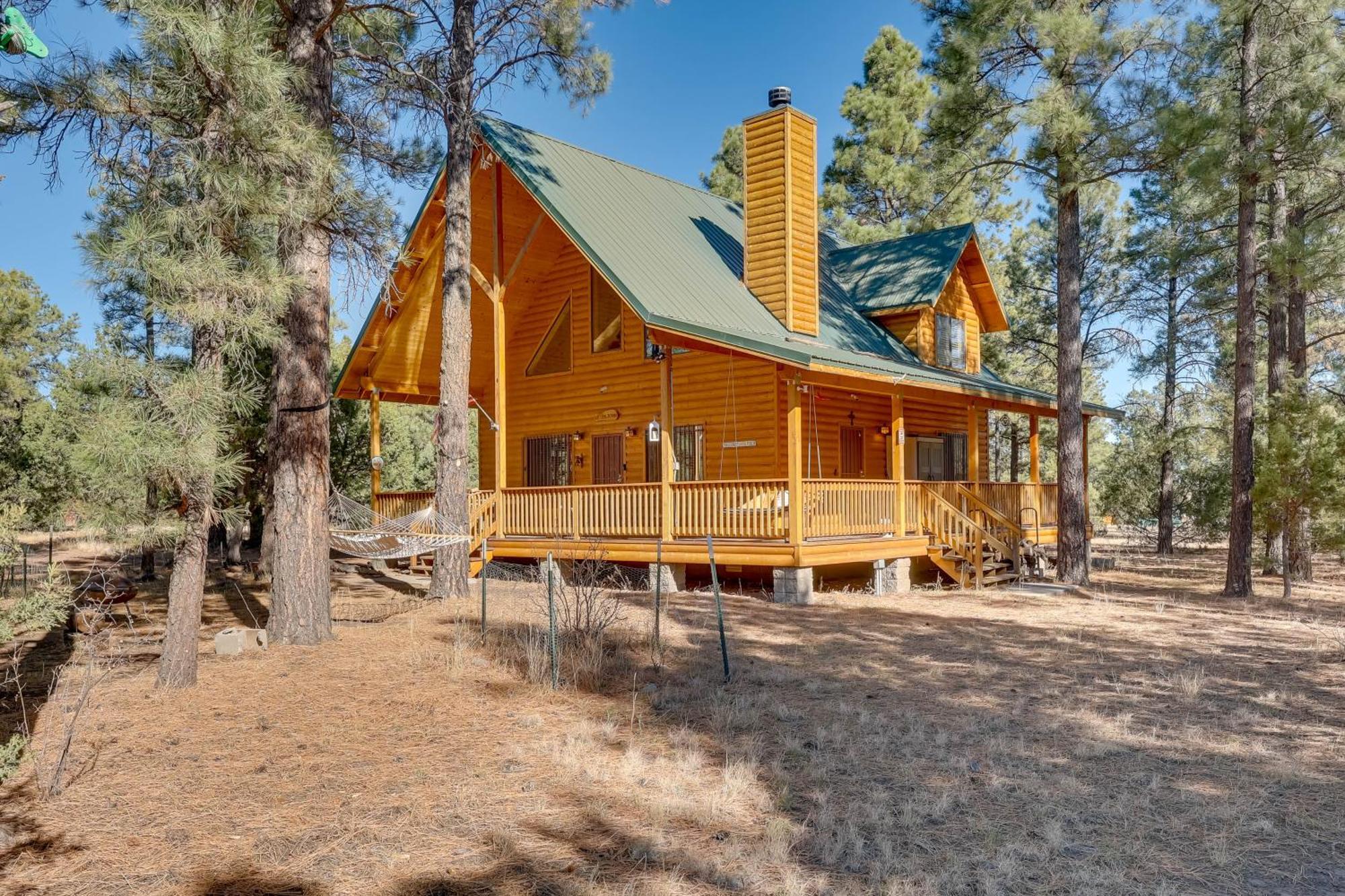 Dog-Friendly Nutrioso Cabin With Wraparound Porch! Exterior photo