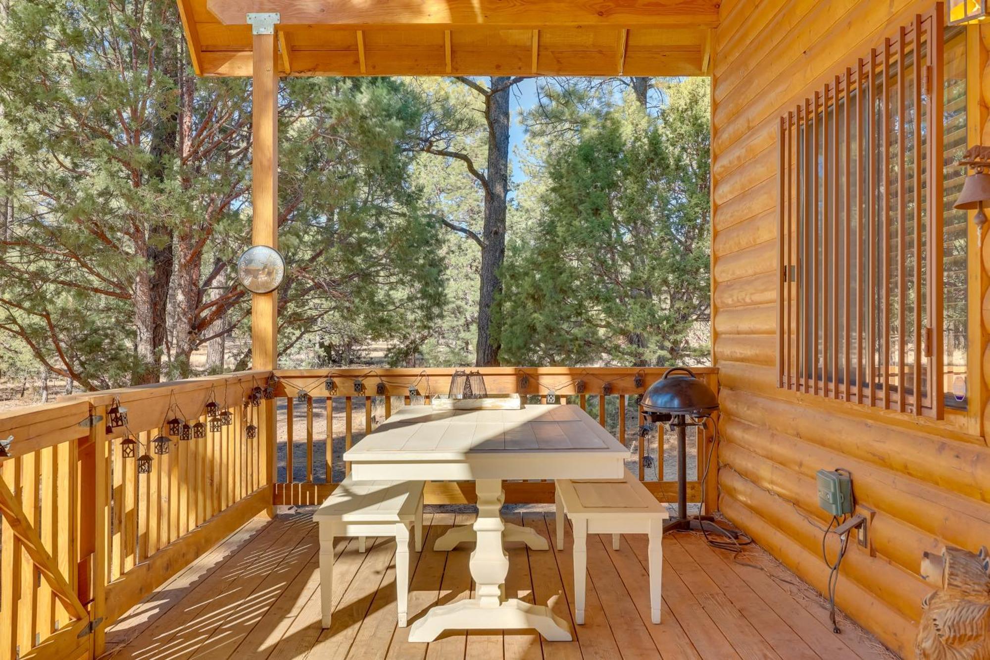 Dog-Friendly Nutrioso Cabin With Wraparound Porch! Exterior photo