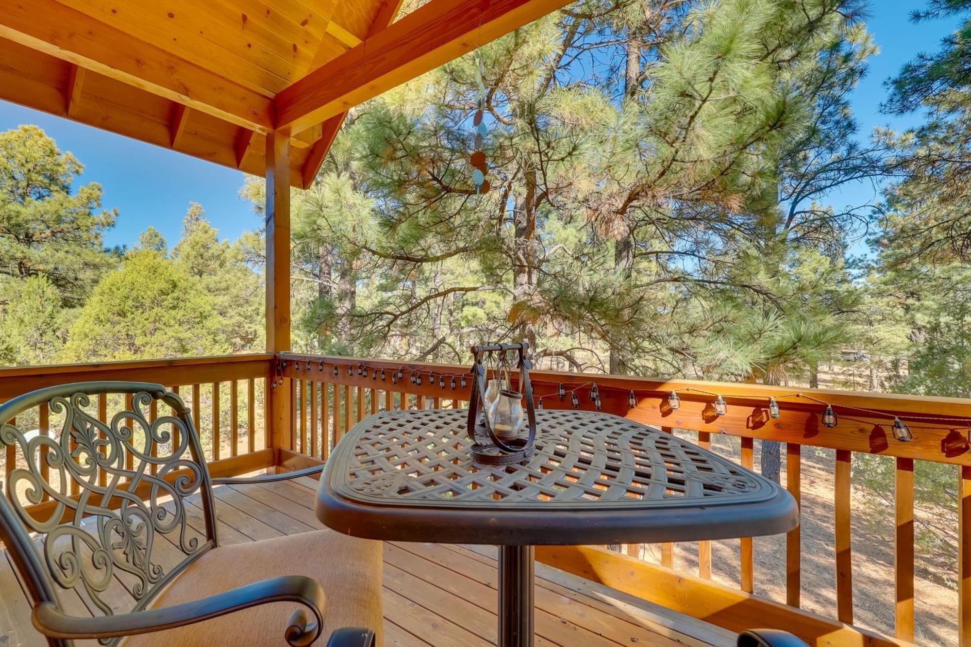 Dog-Friendly Nutrioso Cabin With Wraparound Porch! Exterior photo