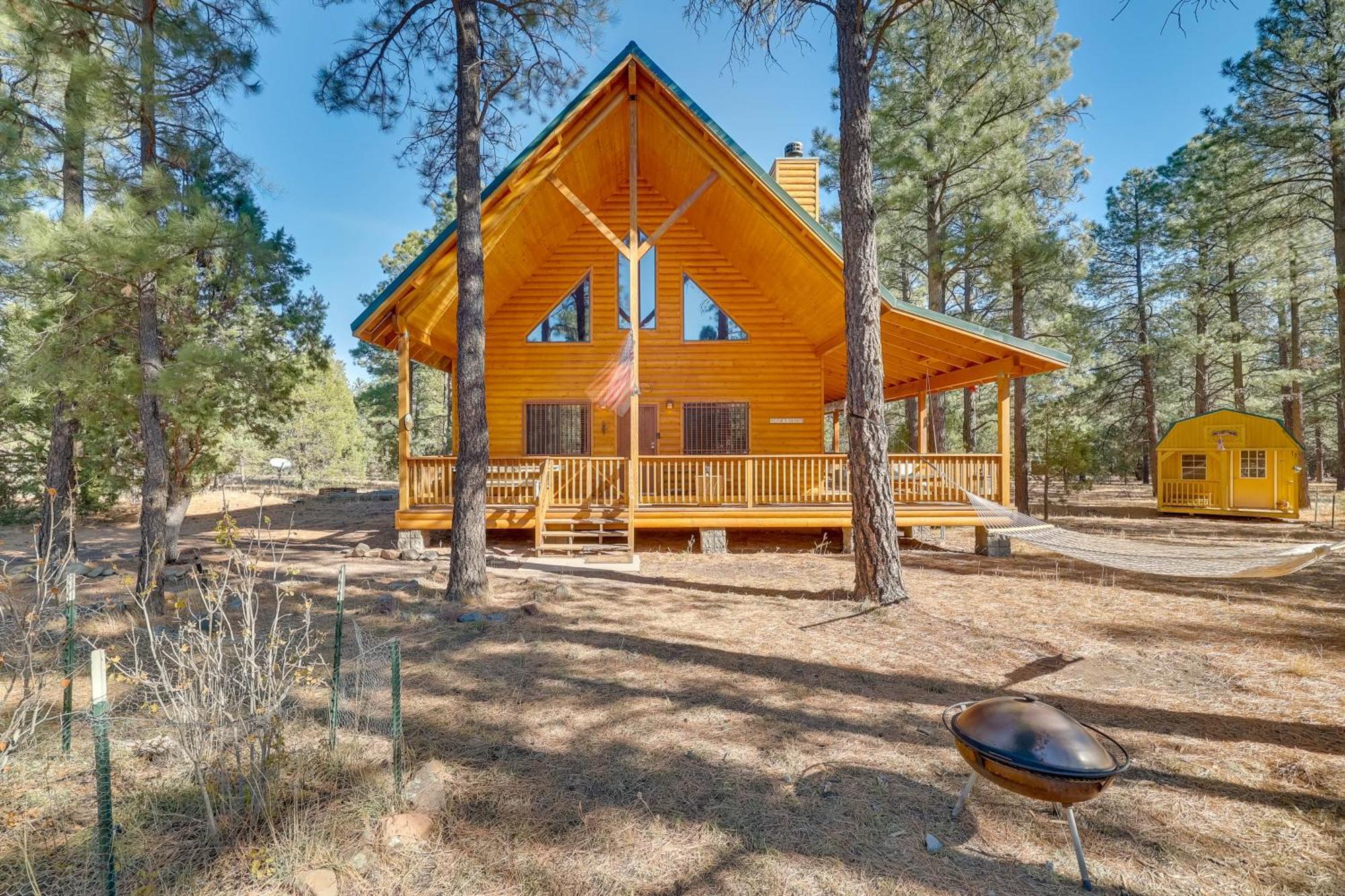 Dog-Friendly Nutrioso Cabin With Wraparound Porch! Exterior photo