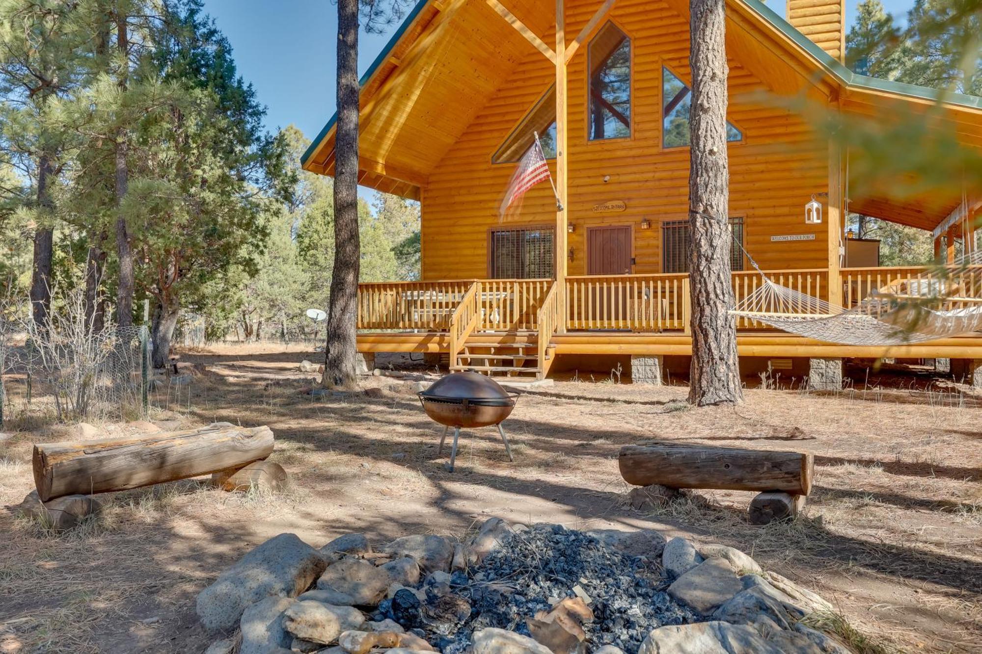 Dog-Friendly Nutrioso Cabin With Wraparound Porch! Exterior photo